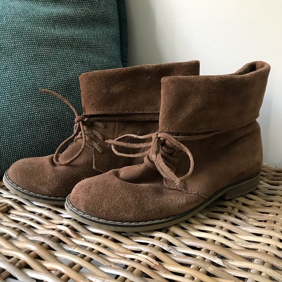 ๐๐ FALL BUY! Brown Suede Boot - Picture 2 of 3